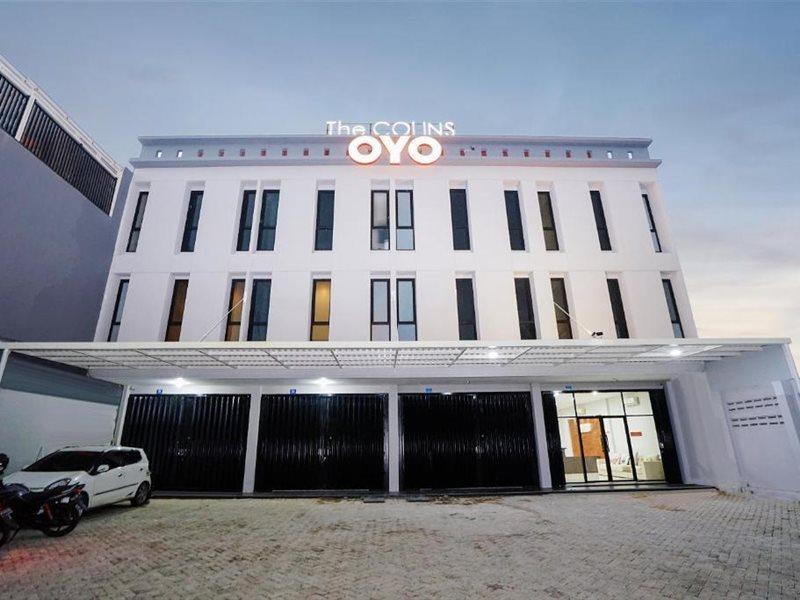 Super Oyo Capital O 449 The Colins Hotell Keputih Exteriör bild