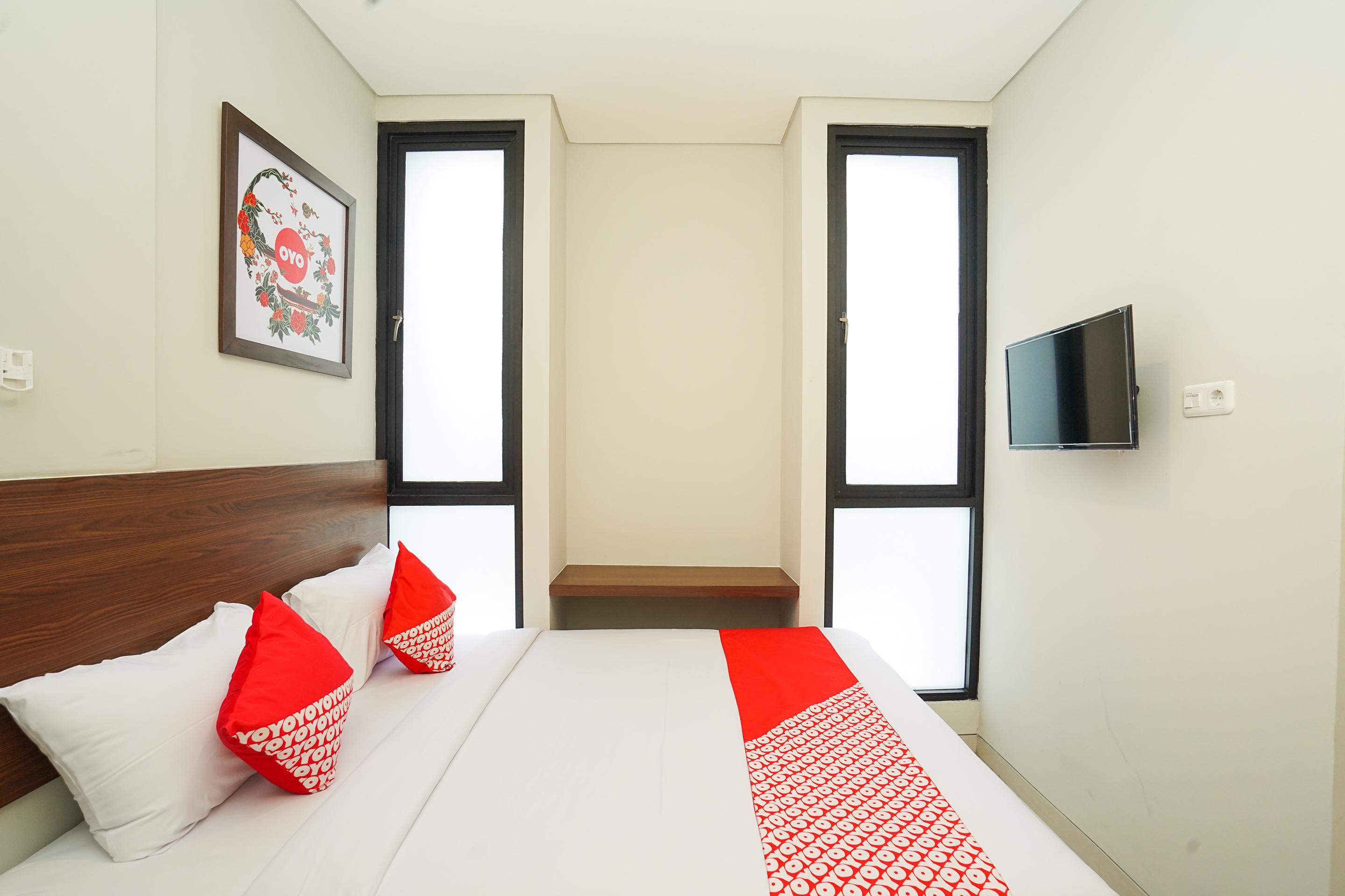 Super Oyo Capital O 449 The Colins Hotell Keputih Exteriör bild