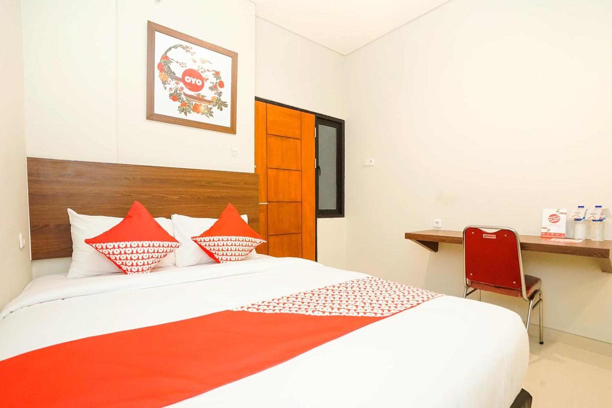 Super Oyo Capital O 449 The Colins Hotell Keputih Exteriör bild