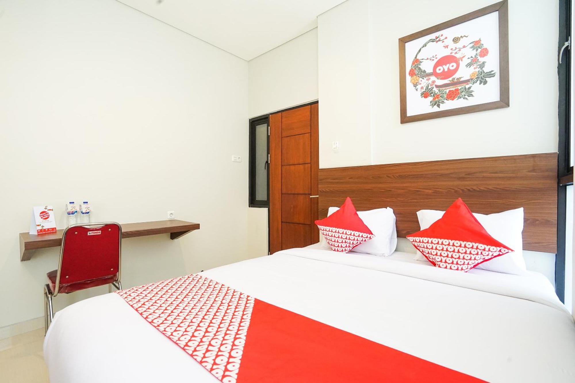 Super Oyo Capital O 449 The Colins Hotell Keputih Exteriör bild